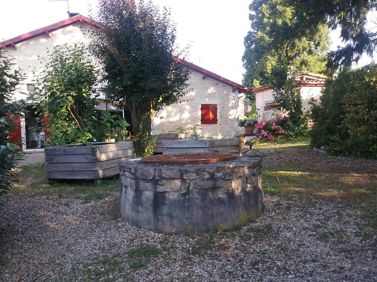 Maison 18eme siècle Le Moulinaud Esterno foto